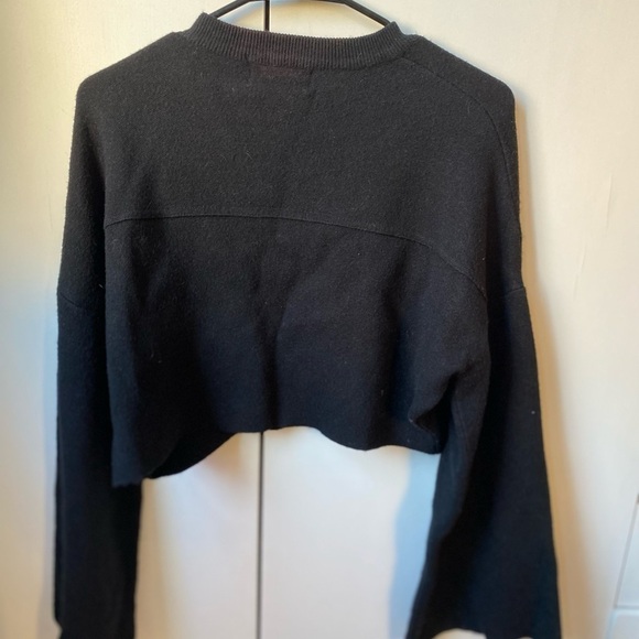 Miss A Black Cropped Sweater with Bell Sleeves Sz Small - Picture 2 of 4